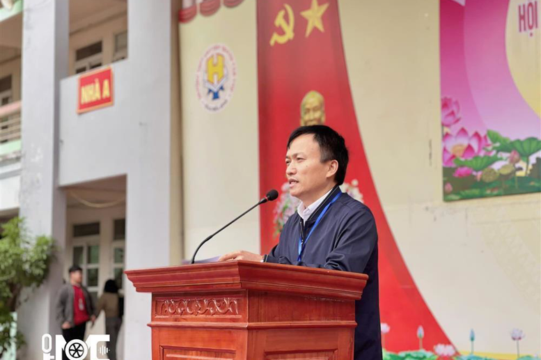 Hình ảnh thầy giáo Nguyễn Mạnh Hùng - Phó Hiệu trưởng trường THPT chuyên Hoàng Văn Thụ phổ biến quy chế thi vào ngày 14/12/2024.